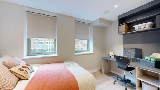 Social Studio Plus Mid Floor