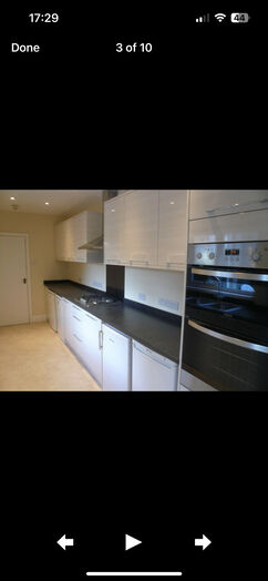 Photo of a double bed room in 6-bedroom house in Bristol.