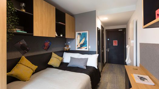 Silver En Suite (6 Bed East View)