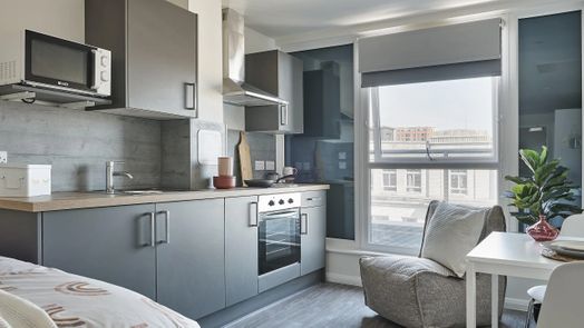 Premium Studio (Floors 3 & 4)