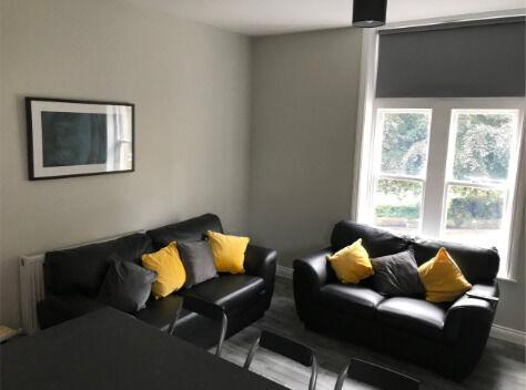 Private Room in a 4-Bed Flat