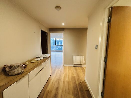 Photo of a double bedroom with private bathroom rent at Finnieston .