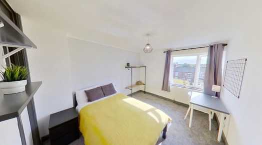 Photo of a double-bed room in a 6-bedroom house in Nottingham.