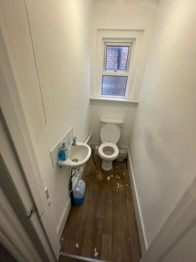 Photo of a double-bed room in a 7-bedroom house in Brighton and Hove.