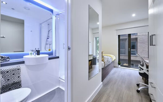 Photo of a ensuite room in 1-room student hall in Coventry.