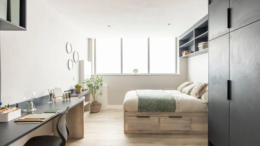 Premium Studio Mid Floor