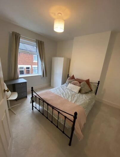 Photo of a 4-bedroom house in Stoke-on-Trent.