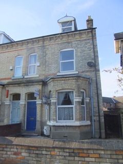 Photo of a double-bed room in a 8-bedroom house in York.