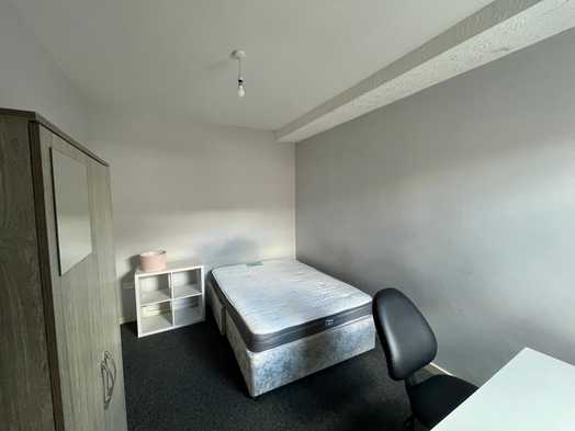 Photo of a room Available £140PPPW on Milnthorpe Street.