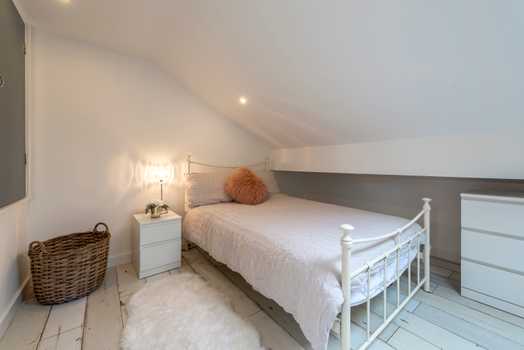 Photo of a st. Ives Road - 5-bed.