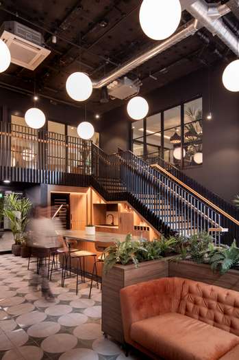 Photo of a centre Court.