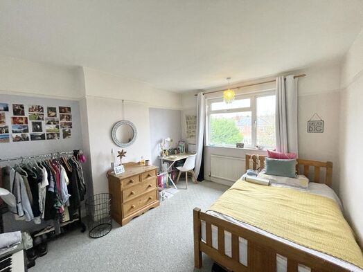 Photo of a double-bed room in a 4-bedroom house in Leicester.
