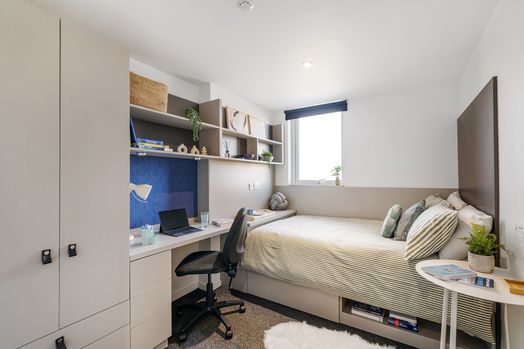 Silver En Suite