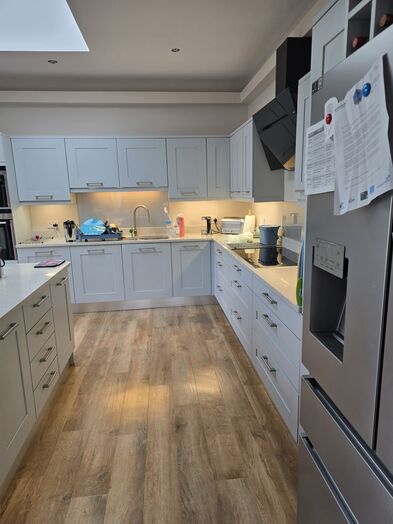 Photo of a double-bed room in a 4-bedroom house in Edinburgh.