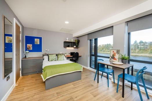 Premium Riverview Studio