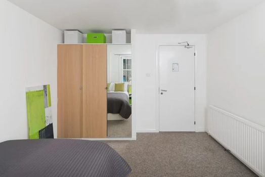 Premium Plus 6 Bed Flat