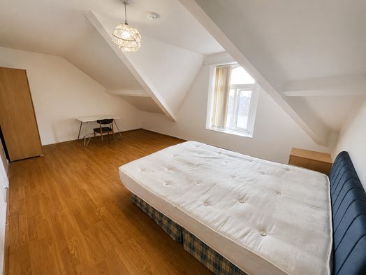 Photo of a 86B Hanover Street.