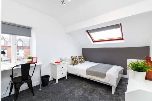 Photo of a flat 3 66, Headingley Mount.