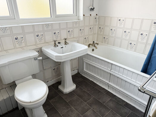 Photo of a 4 bedroom student house in Kingston Upon thames.