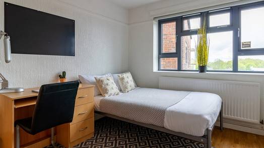 Silver Premium Non-Ensuite Room