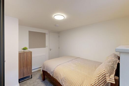 Photo of a 6-bedroom house in Leeds.