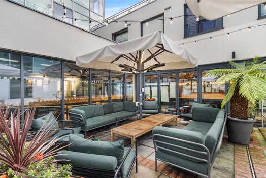 Photo of a chapter Aldgate.