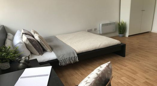 Deluxe Studio