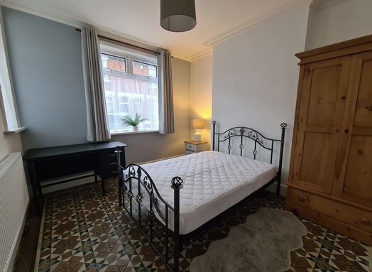 Photo of a 4-bedroom house in Stoke-on-Trent.