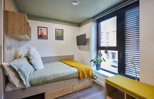 Large Studio (Top Floor)