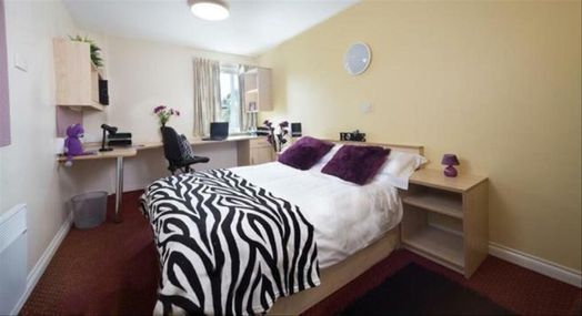 Deluxe Cluster Ensuite