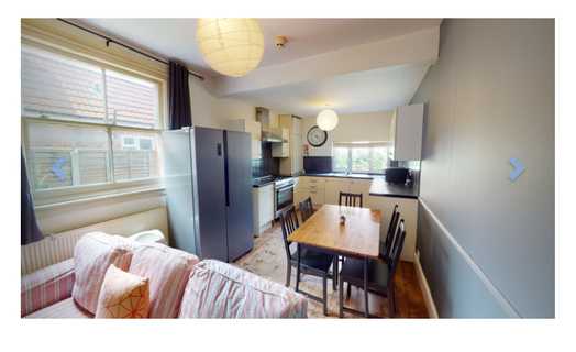 Photo of a double-bed room in a 7-bedroom house in Birmingham.
