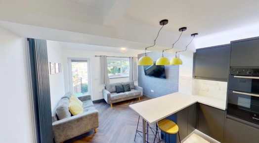 Photo of a double-bed room in a 6-bedroom house in Nottingham.