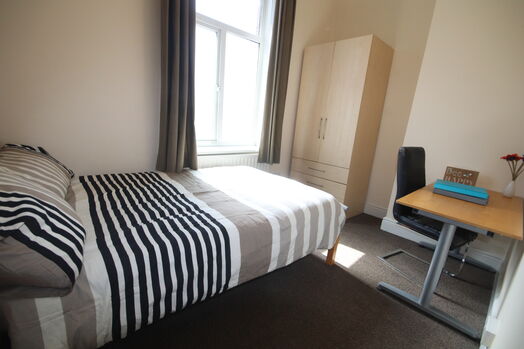 Photo of a 5-bedroom flat in Sheffield.