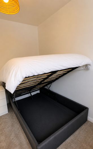 Photo of a professional or Academic Lodger Needed! Modern double room available.