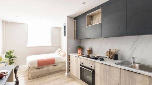 Large Studio Ground Floor