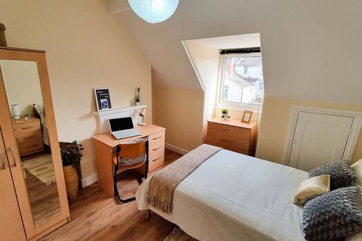 Photo of a aG2 - 7 Bedroom Large Student House.