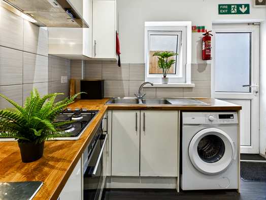 Photo of a 142 King Edwards Road - 6 Bed.