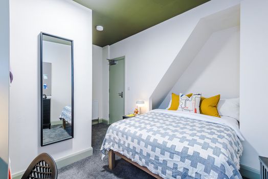 Photo of a royal Park Road - 5 Bed House with Ensuites.