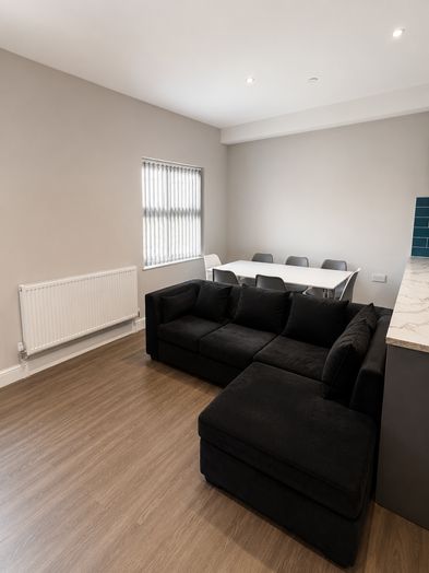 Photo of a flat 2, 83 King Edwards Road.