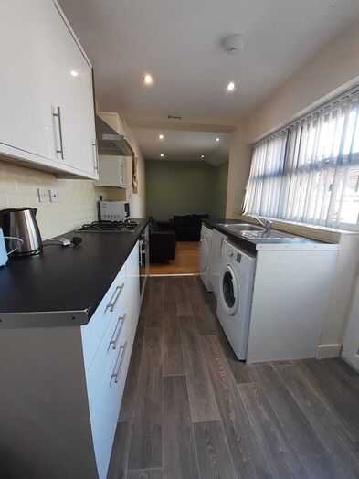 Photo of a double-bed room in a 5-bedroom house in Ormskirk.