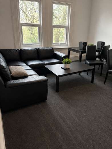 Photo of a 7-bedroom house in Leeds.