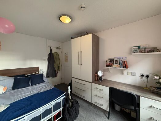Photo of a 4 bedroom flat.