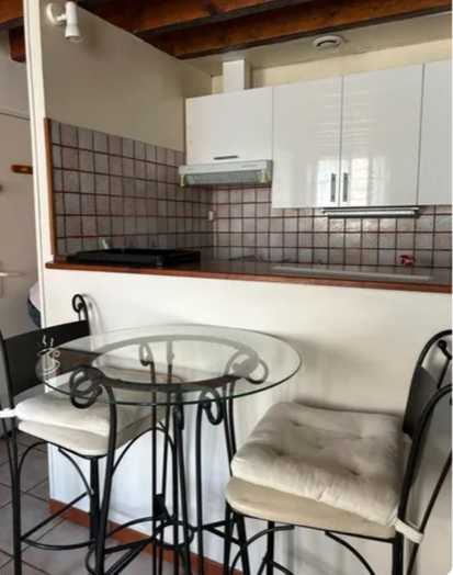 Photo of a double-bed room in a 2-bedroom house in Bordeaux.