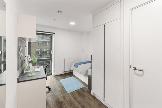 Silver En Suite