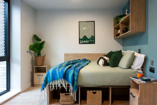 Silver En Suite Plus