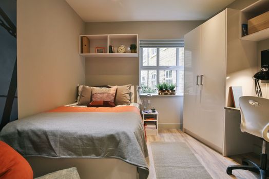 Classic Bigger 2 Bed Apartment