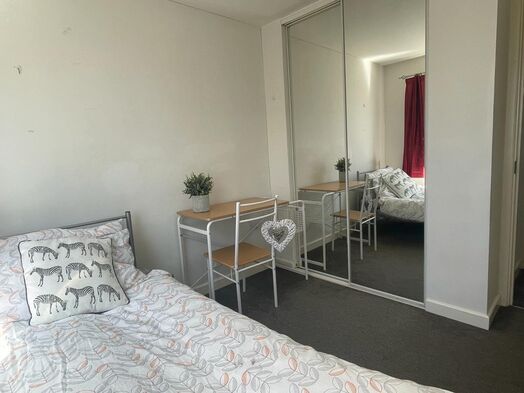 Photo of a 1 Querns Place .