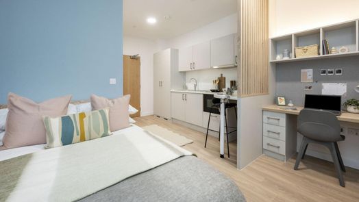 Premium Studio with Wet Room