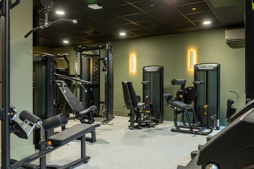 Photo of a crown Place.