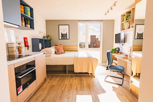 Studio – Essential